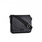 Louis Vuitton District PM 0635