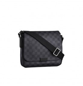 Louis Vuitton District PM 0635