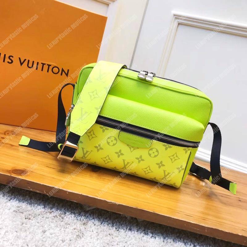 Louis Vuitton Outdoor Messenger Neon Yellow autres Toiles Monogram